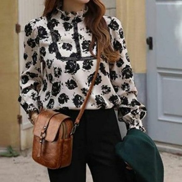 TAN leather Crossbody Perfect size  Unisex - Picture 3 of 5